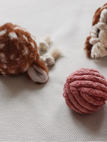 Lambwolf-Collective-jouet-ball-pop-design-minimalist-pour-chien-giraffe