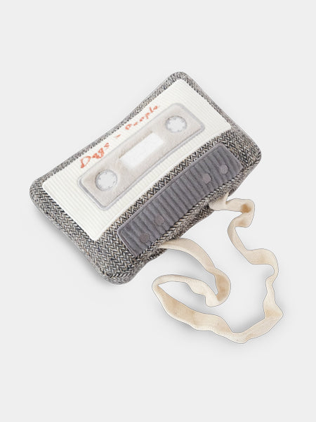 Lambwolf-Collective-jouet-design-minimalist-pour-chien-casette