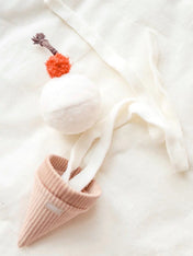 Lambwolf-Collective-jouet-design-minimalist-pour-chien-fouille-ice-cream-pop