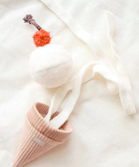 Lambwolf-Collective-jouet-design-minimalist-pour-chien-fouille-ice-cream-pop