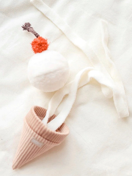 Lambwolf-Collective-jouet-design-minimalist-pour-chien-fouille-ice-cream-pop