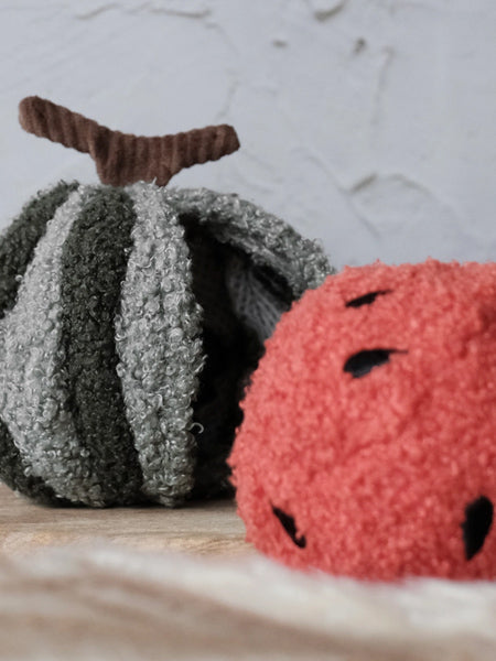 Lambwolf-Collective-jouet-design-minimalist-pour-chien-pasteque