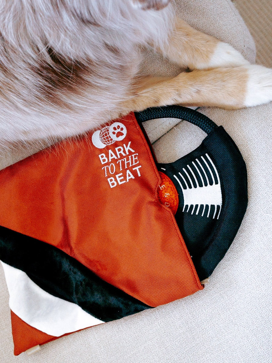 Lambwolf-Collective-peluche-chien-interactive-design-Bark-To-Beat