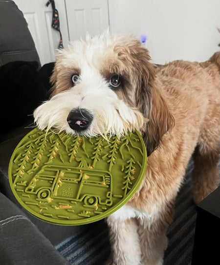 SodaPup-tapis-lechage-emat-pour-chien-chiot-feuille-camp