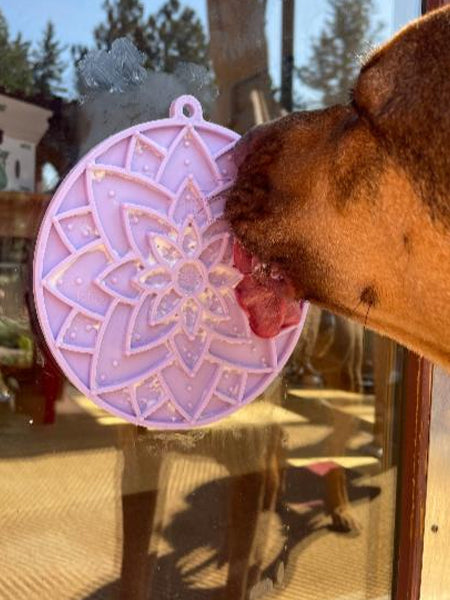 SodaPup-tapis-lechage-emat-pour-chien-chiot-lotus