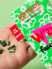 Wzis-friandise-vegan-pour-chien-Facelicker-menthe-fenouille-dentaire