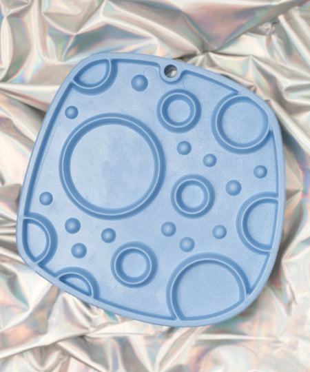 west-paw-Tapis-lechage-chien-ecologique-occupation-feast-mat