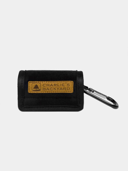 Charlie_s-Backyard-distributeur-sac-a-dejection-pour-chien-noir