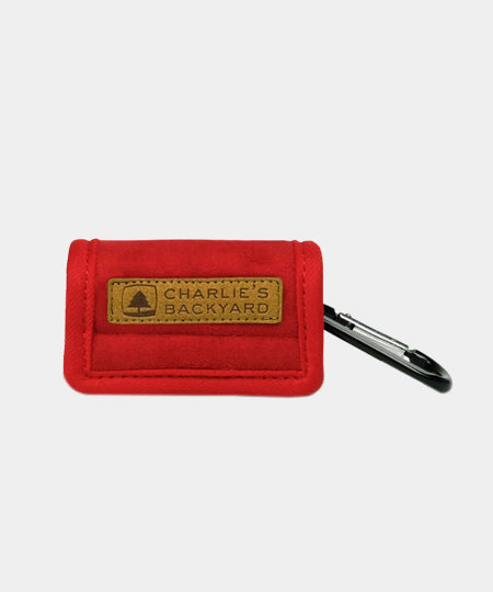 Charlie_s-Backyard-distributeur-sac-a-dejection-pour-chien-rouge
