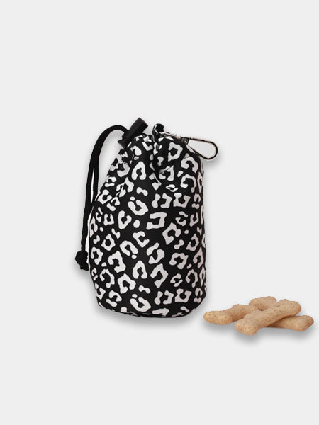 Cocopup-london-pochette-friandises-balade-chien-leopard-noir