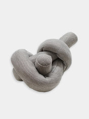 Lambwolf-Collective-jouet-design-minimalist-pour-chien-nou-gris