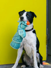 Pet-play-jouet-peluche-chien-Totally-Touristy-statue-liberte