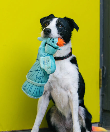 Pet-play-jouet-peluche-chien-Totally-Touristy-statue-liberte