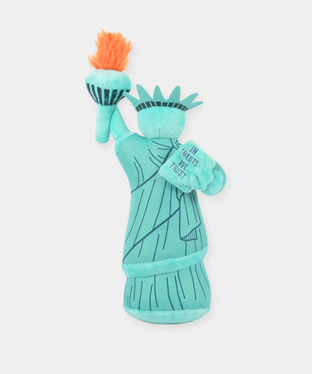 Pet-play-jouet-peluche-chien-Totally-Touristy-statue-liberte