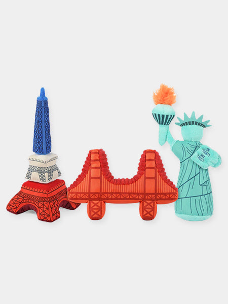 Pet-play-jouet-peluche-chien-Totally-Touristy-statue-liberte