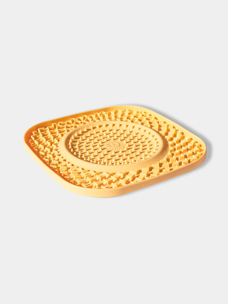 inooko-Tapis-lechage-YoomY-Plate-dusty-yellow