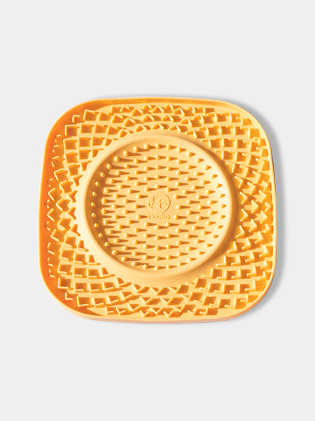 inooko-Tapis-lechage-YoomY-Plate-dusty-yellow