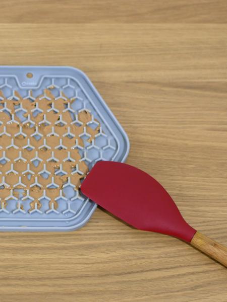 inooko-tapis-lickingmat-pour-chien