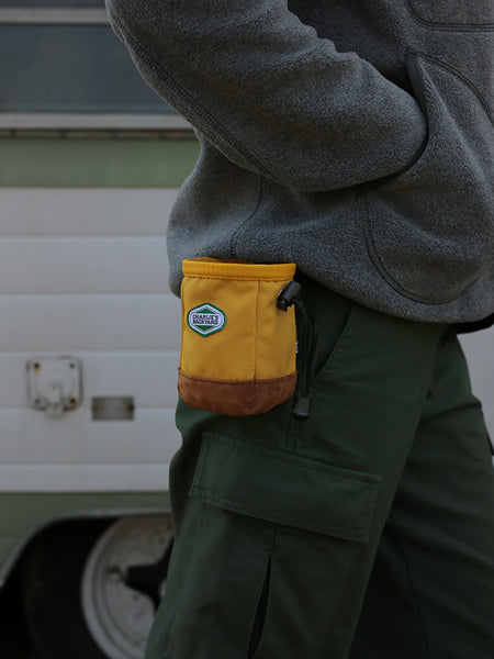 Charlie_s-Backyard-pochette-friandises-TOWN-CORDURA-pour-chien-jaune