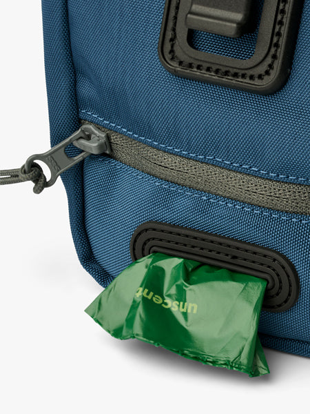 DOG-Copenhagen-sac-a-friandises-pour-chien-go-explorer-treat-bag-bleu
