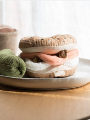 Lambwolf-Collective-jouet-design-minimalist-pour-chien-Bagel-Cornichon