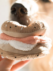 Lambwolf-Collective-jouet-design-minimalist-pour-chien-Bagel-Cornichon