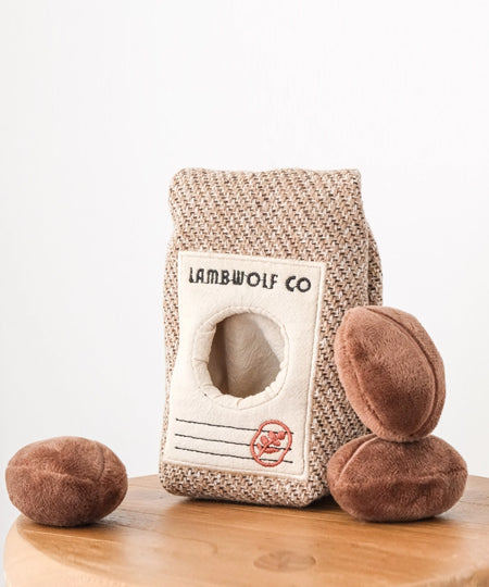 Lambwolf-Collective-jouet-design-minimalist-pour-chien-sachet-grain-cafe