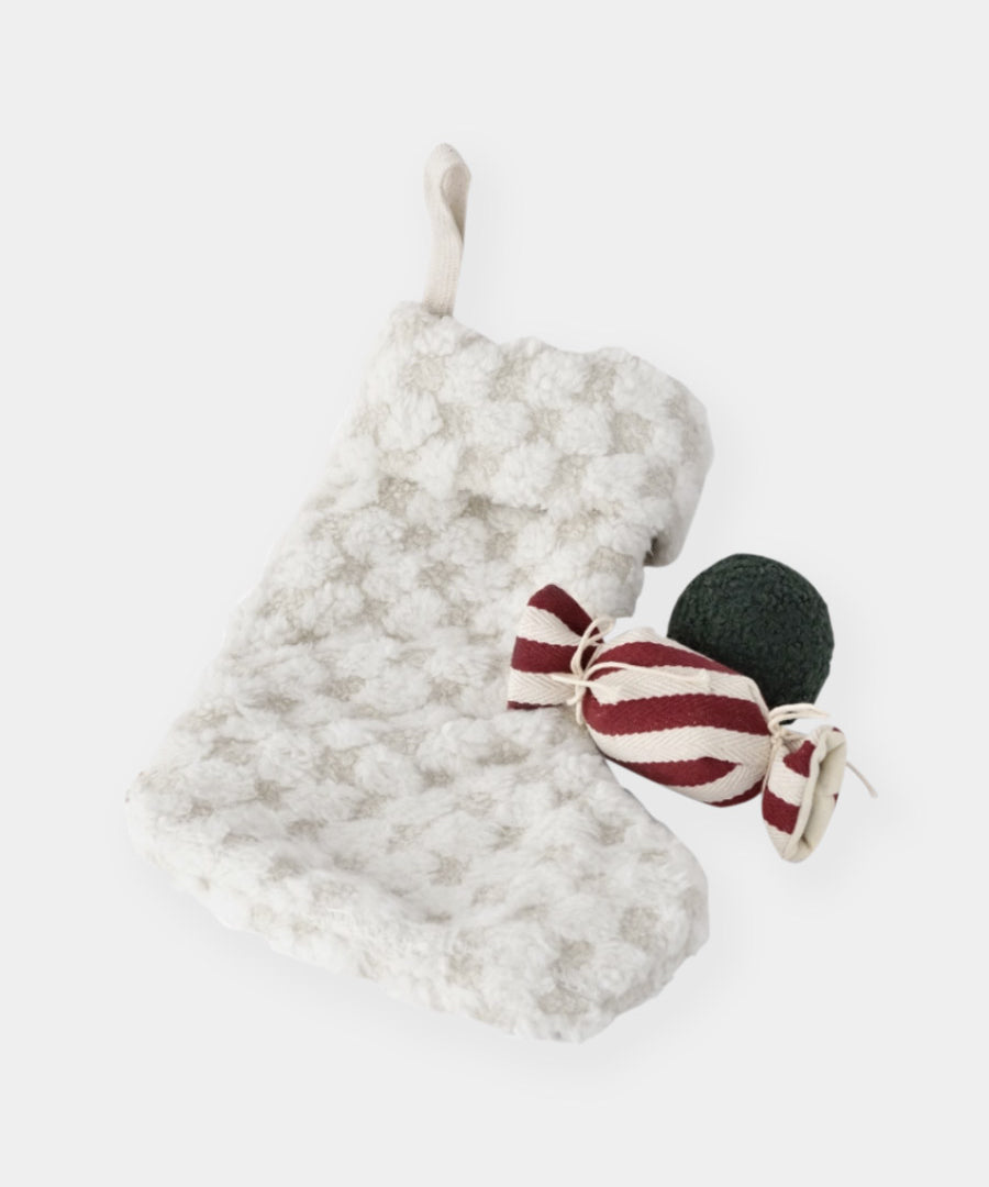 Lambwolf-Collective-peluche-chien-interactive-design-Chaussette-de-noel-XmasStocking