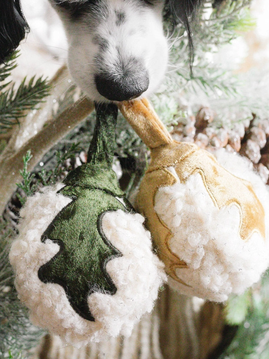 Lambwolf-Collective-peluche-chien-interactive-design-boule-de-noel