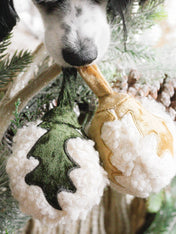 Lambwolf-Collective-peluche-chien-interactive-design-boule-de-noel