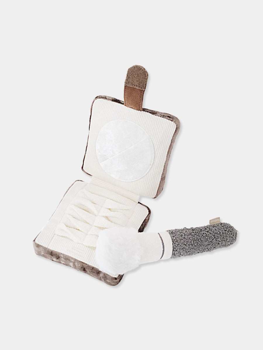 Lambwolf-Collective-peluche-chien-interactive-design-maquillage-vanity-flair