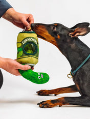 Pet-play-jouet-peluche-chien-Wine-Bar-cornichons