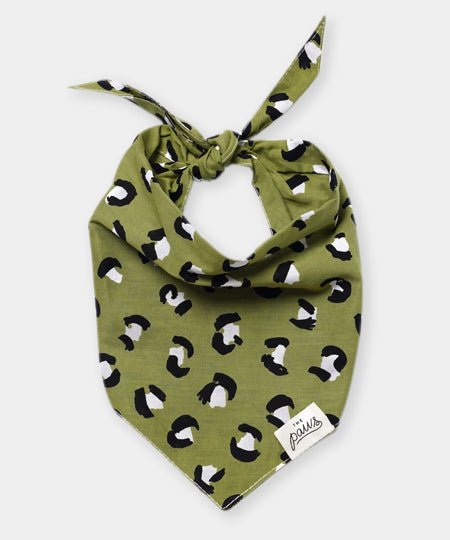 The-Paws-bandana-pour-chien-panthère-olive
