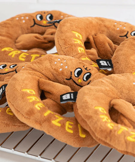       bite-me-jouet-puzzle-peluche-pour-chien-pretzel