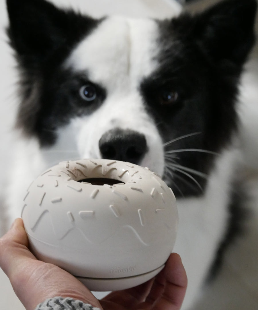inooko-jouet-occupation-pour-chien-Yoomy-donut-beige