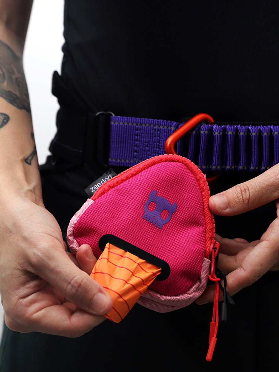 zee-dog-pochette-distributeur-sacs-a-crottes-pour-chien-Go-Clip-Mamba