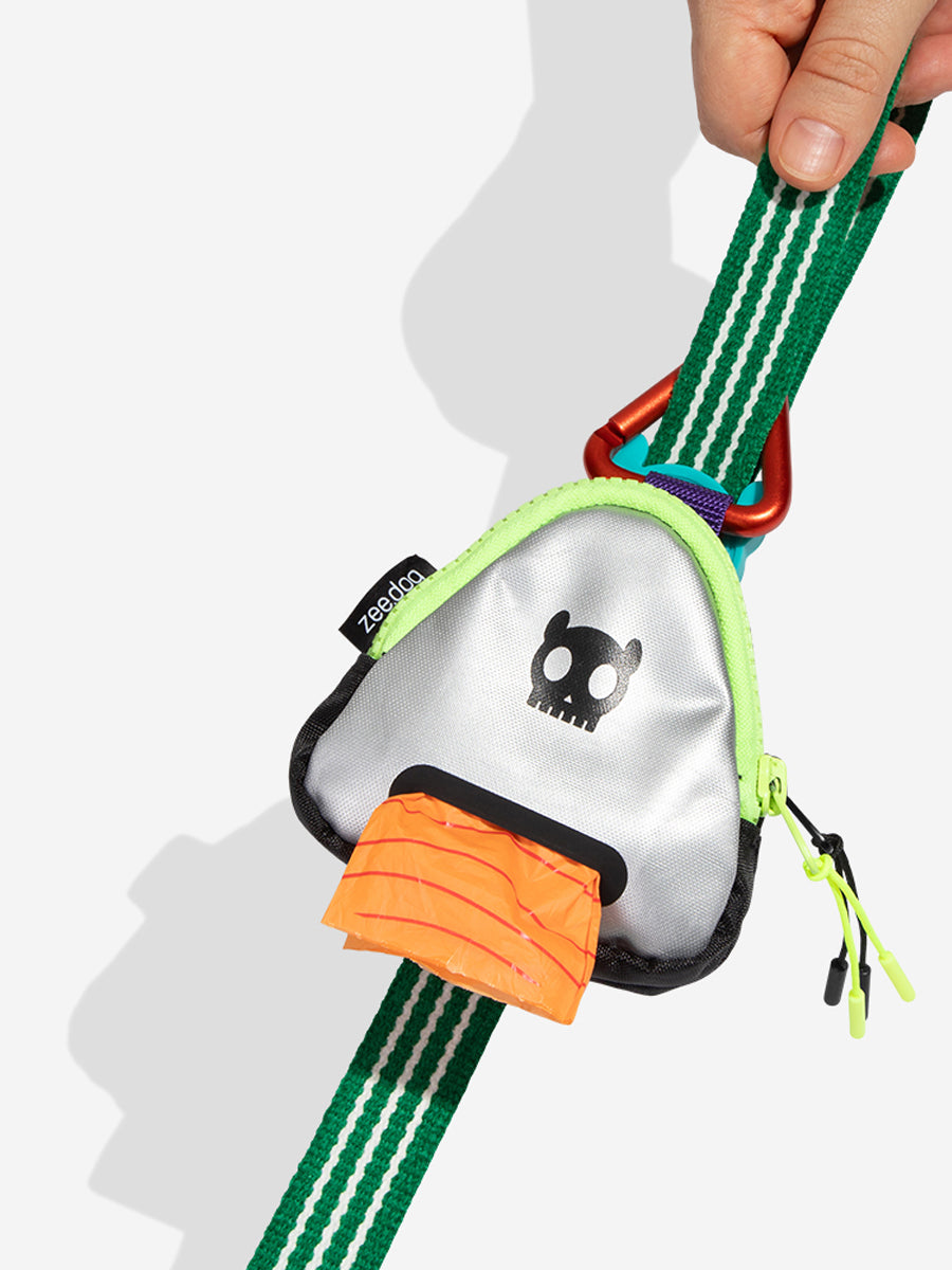 zee-dog-pochette-distributeur-sacs-a-crottes-pour-chien-Go.Clip-Atlas