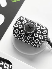        Cocopup-london-distributeur-sac-a-dejection-balade-chien-leopard-noir