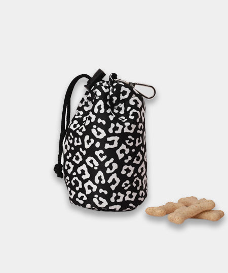        Cocopup-london-pochette-friandises-balade-chien-leopard-noir