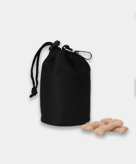      Cocopup-london-pochette-friandises-balade-chien-noir