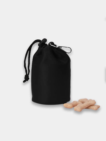       Cocopup-london-pochette-friandises-balade-chien-noir