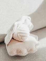     Lambwolf-Collective-jouet-fouille-balle-design-minimalist-pour-chien-huitre-coquillage