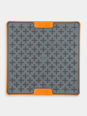    Lickimat-tapis-lechage-occupation-chien-buddy-tuff-orange