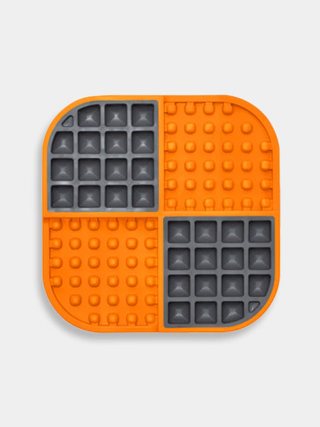    Lickimat-tapis-lechage-occupation-chien-slomo-orange