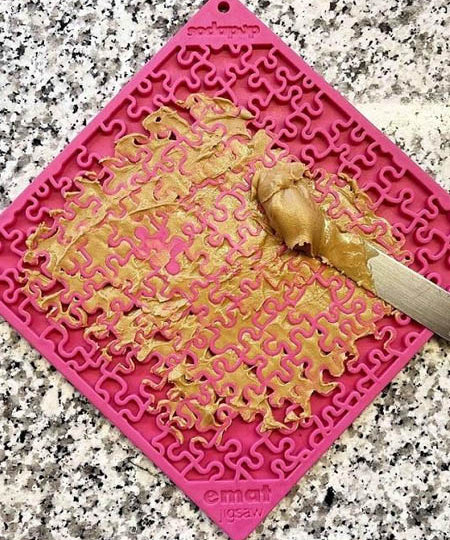       SodaPup-tapis-lechage-emat-pour-chien-chiot-rose