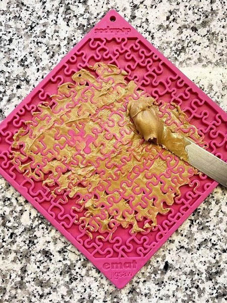       SodaPup-tapis-lechage-emat-pour-chien-chiot-rose