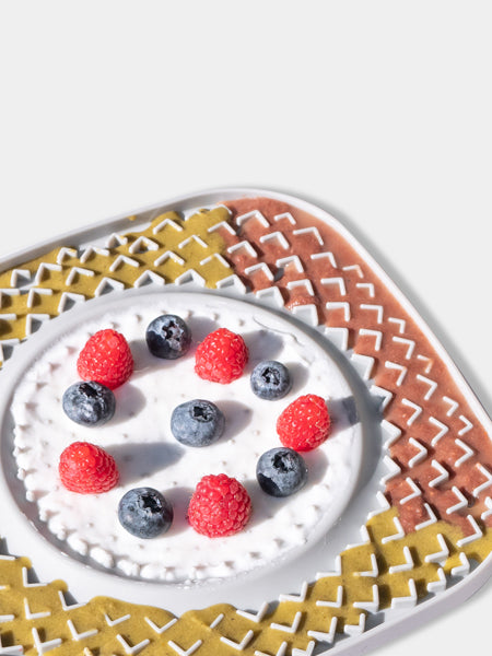     inooko-Tapis-lechage-YoomY-Plate-gris