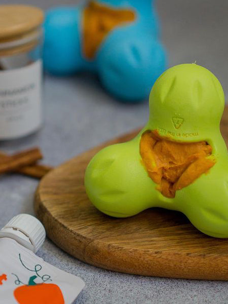       west-paw-Tux-jouet-a-garnir-fourrer-ecologique-naturel-pour-chien-orange