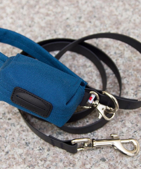 Wildebeest-distributeur-sac-a-crottes-pour-chien-bleu-marine
