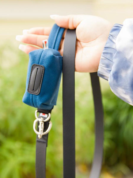 Wildebeest-distributeur-sac-a-crottes-pour-chien-bleu-marine